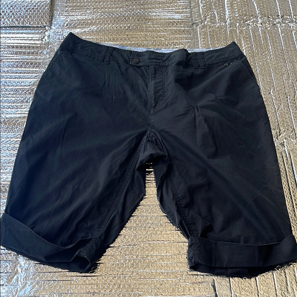 Ana Woman’s Black Shorts